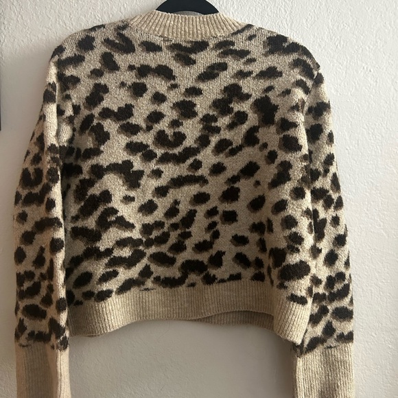 H&M cheetah print cropped sweater - Picture 2 of 4